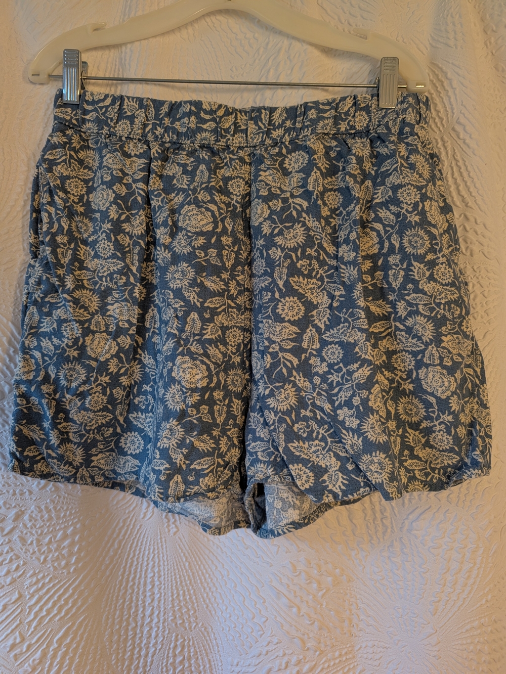 Women’s Blue Floral Linen-Blend Shorts